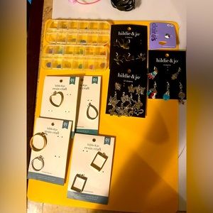 Making resin keychains/necklaces/earrings taking requests